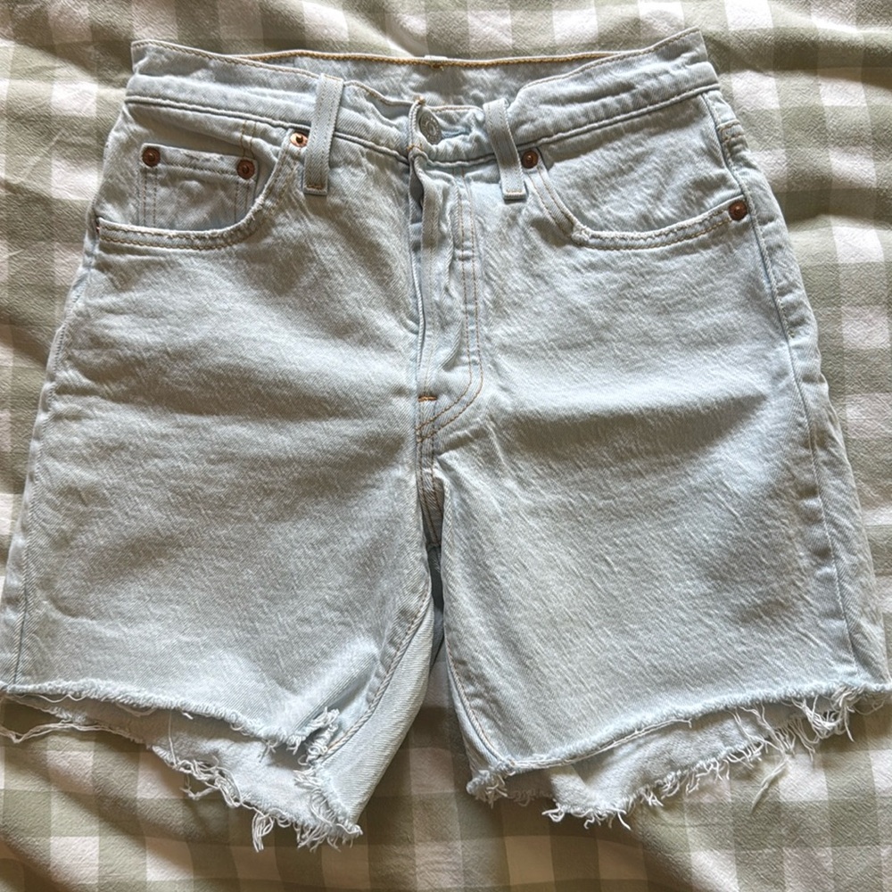 Levi’s 501 shorts size 25